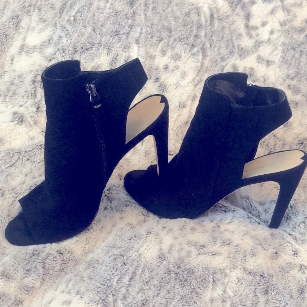 Black Via Spiga open toe bootie. Size 8.5